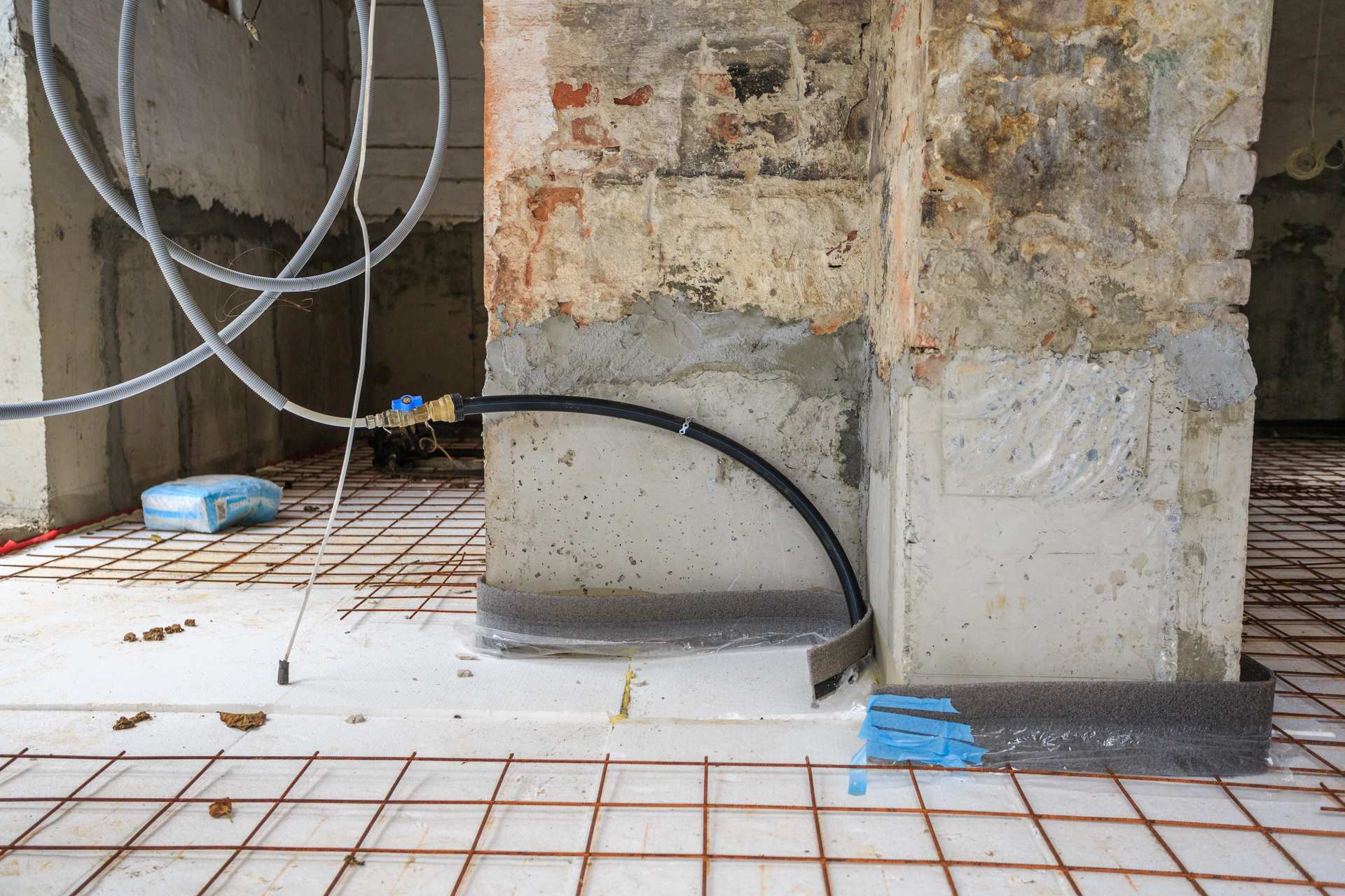 Fundament- og terrengarbeid ved bygget